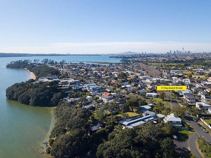 21 Raymond Street, Point Chevalier, Auckland - Carousel 1