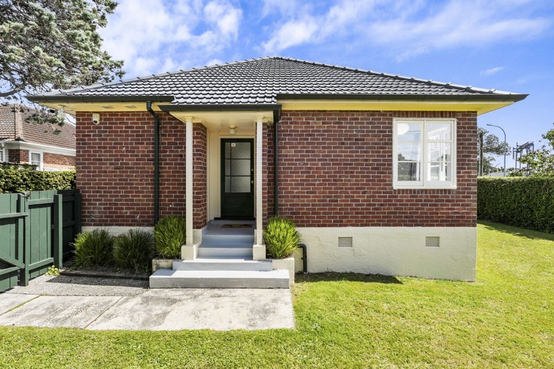 82 Asquith Avenue, Mount Albert, Auckland - Carousel 1