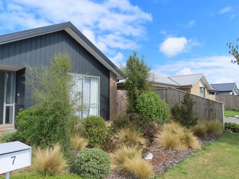7 Stackwood Avenue, Woodend, Woodend - Carousel 2
