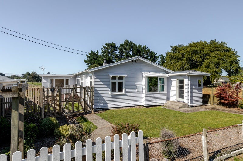 12 Mara Street, Mangatainoka, Pahiatua - Carousel 1