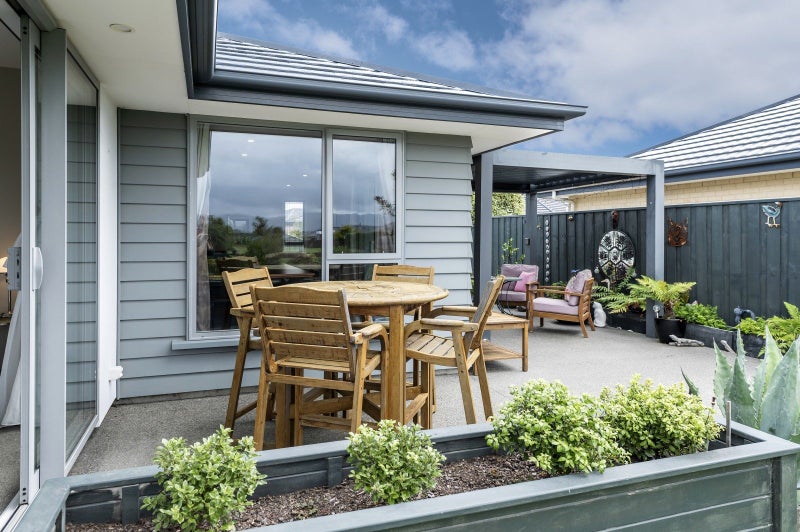 100 Sunline Avenue, Lincoln, Lincoln - Carousel 36