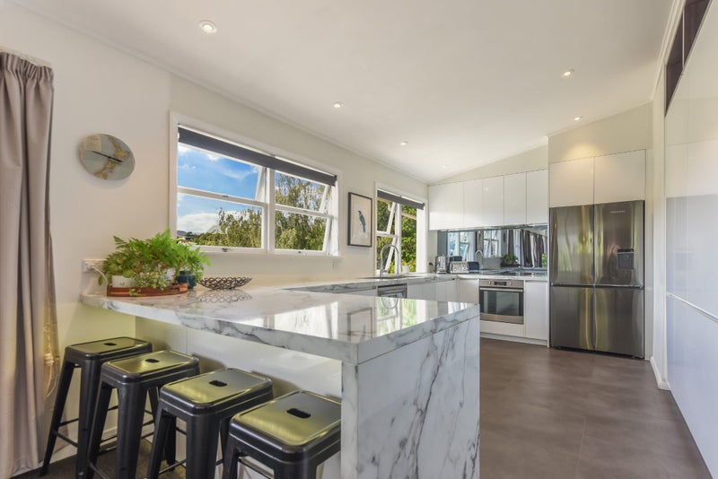 25 Surrey Road, Richmond, Richmond - Carousel 2