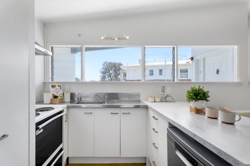 38 Simkin Avenue, St Johns, Auckland - Carousel 1