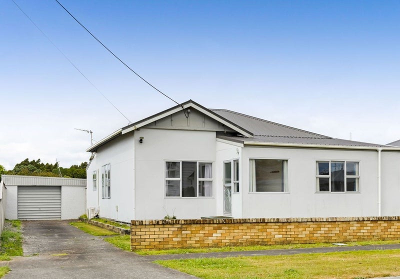 8 George Street, Hawera - Carousel 1