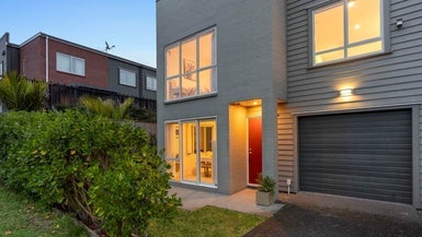 1 Mahinga Lane, Massey, Auckland - Carousel 1