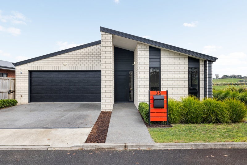 35 Wairua Avenue, Baverstock, Hamilton - Carousel 1