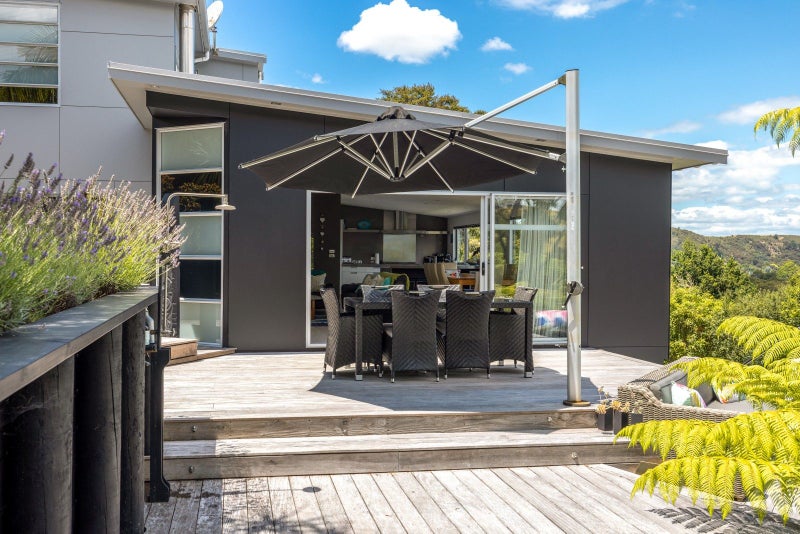 3 Giles Road, Ostend, Waiheke Island - Carousel 2