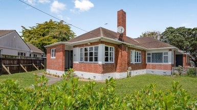 70 Hall Crescent, Epuni, Lower Hutt - Carousel 1