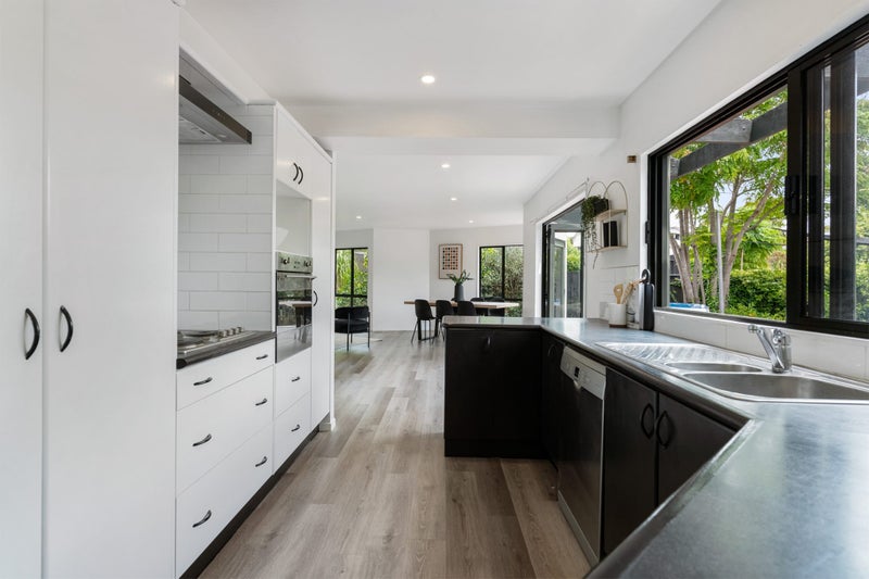 659A Beach Road, Rothesay Bay, Auckland - Carousel 2