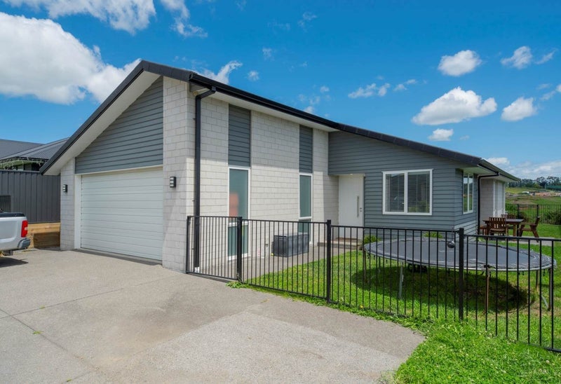 29 Pioneer Crescent, Omokoroa - Carousel 1