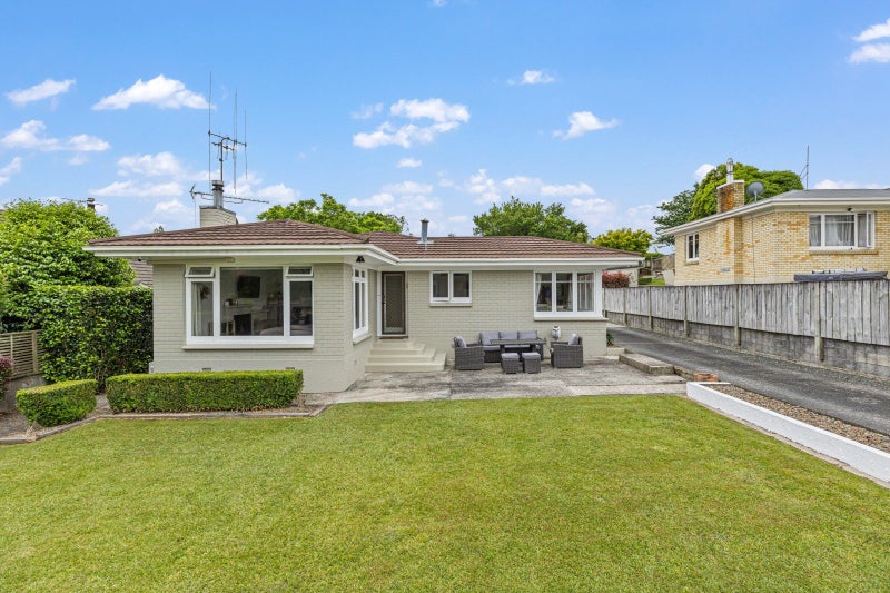 26 Station Street, Tirau - Carousel 1