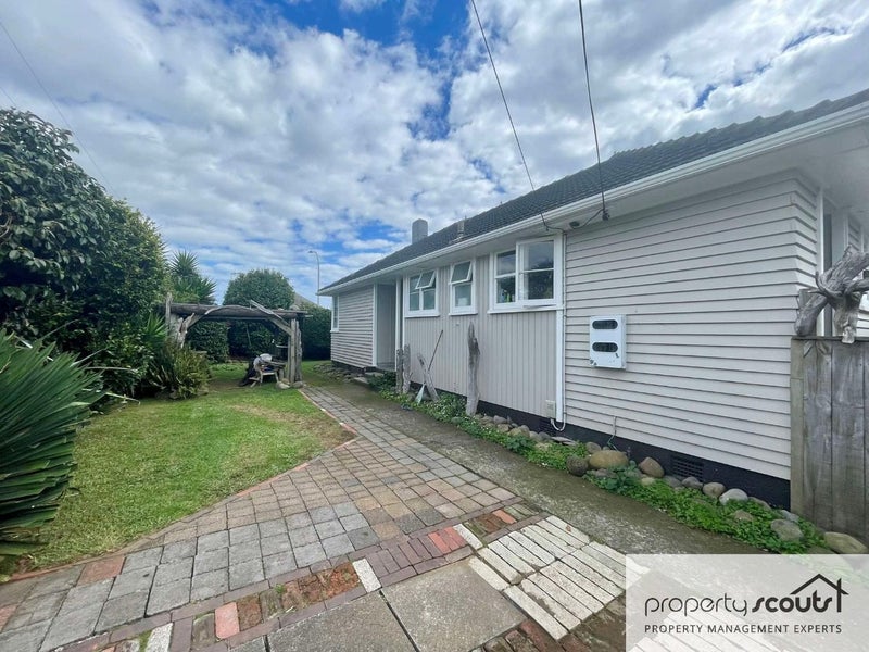 9 Karaka Street, Merrilands, New Plymouth - Carousel 2