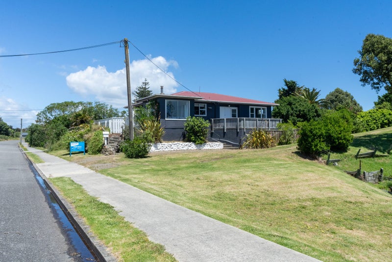 141 Kahukura Avenue, Waitarere Beach, Levin - Carousel 2