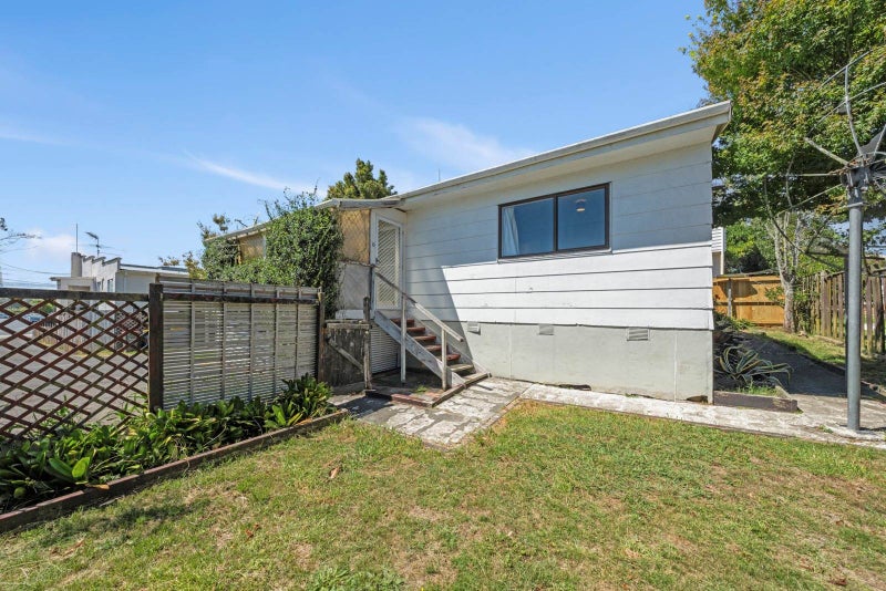 2/18 Binsted Road, New Lynn, Waitakere City, Auckland - Carousel 1