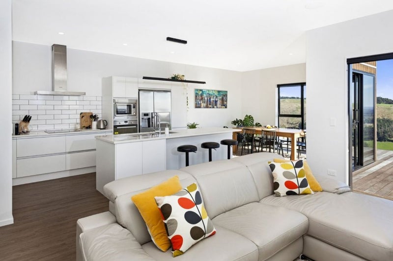 166 Penruddock Rise, Westmorland, Christchurch - Carousel 2