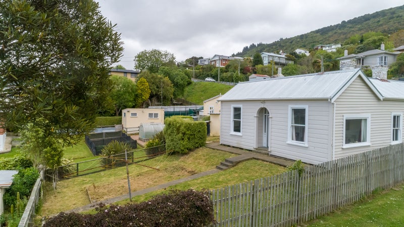 48 Totara Street, Ravensbourne, Dunedin - Carousel 1