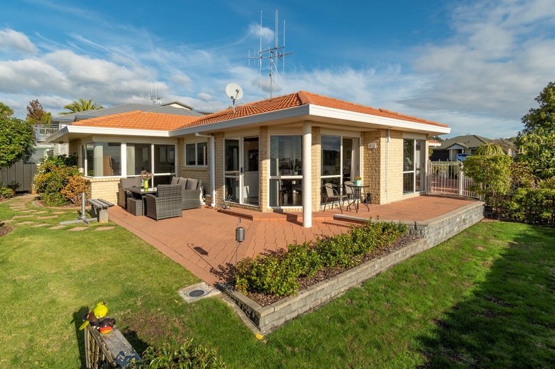 27 Oteki Park Drive, Welcome Bay, Tauranga - Carousel 1
