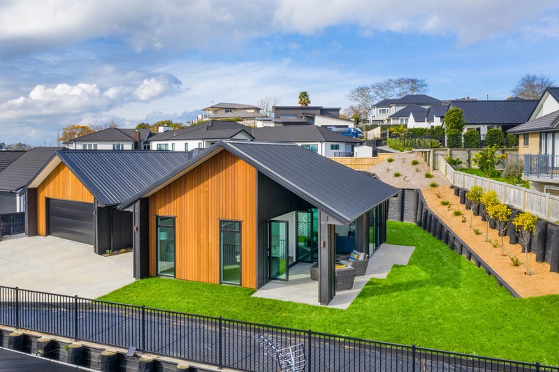 Property Valuation for 8 Rose Berry Crescent, Flagstaff, Hamilton