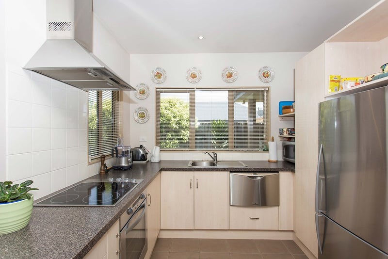 1/15 Derrett Place, Saint Martins, Christchurch - Carousel 2