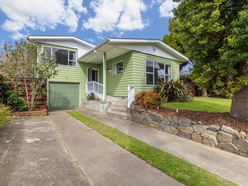 42 Pasadena Crescent, Totara Park, Upper Hutt - Carousel 1