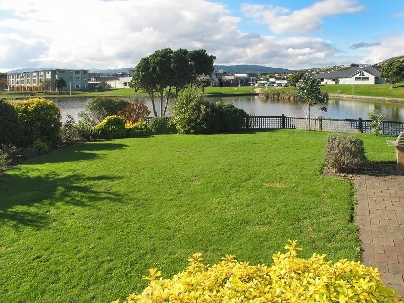 7 Lakeside Villas, Whitby, Porirua - Carousel 2