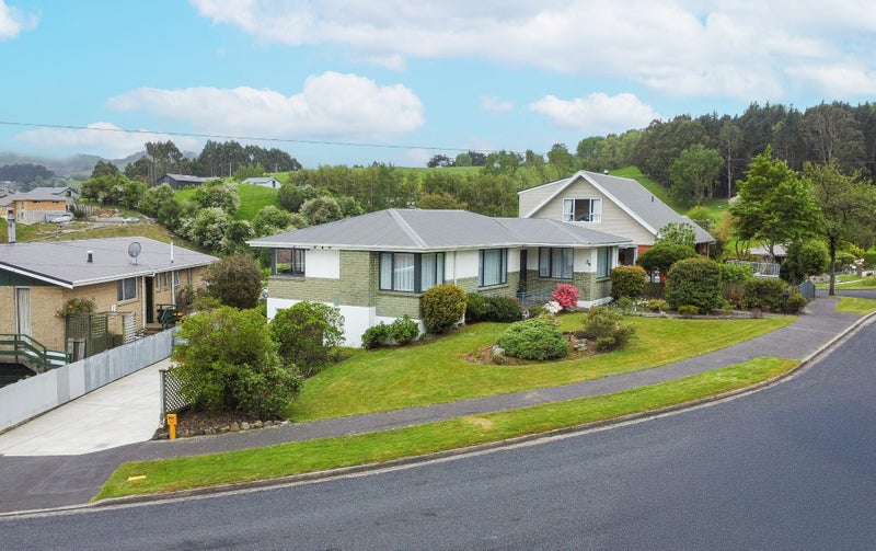 26 Elwyn Crescent, Green Island, Dunedin - Carousel 1