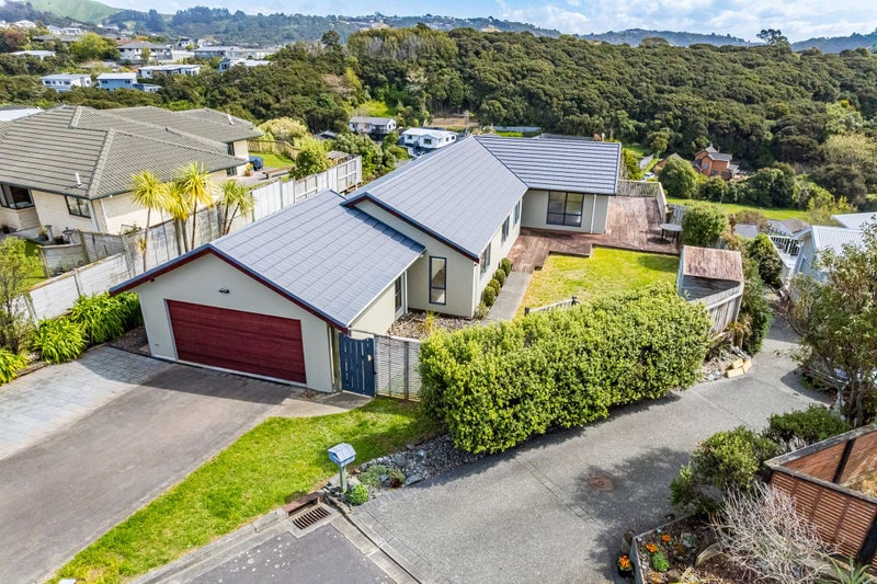 92 Navigation Drive, Whitby, Porirua - Carousel 1
