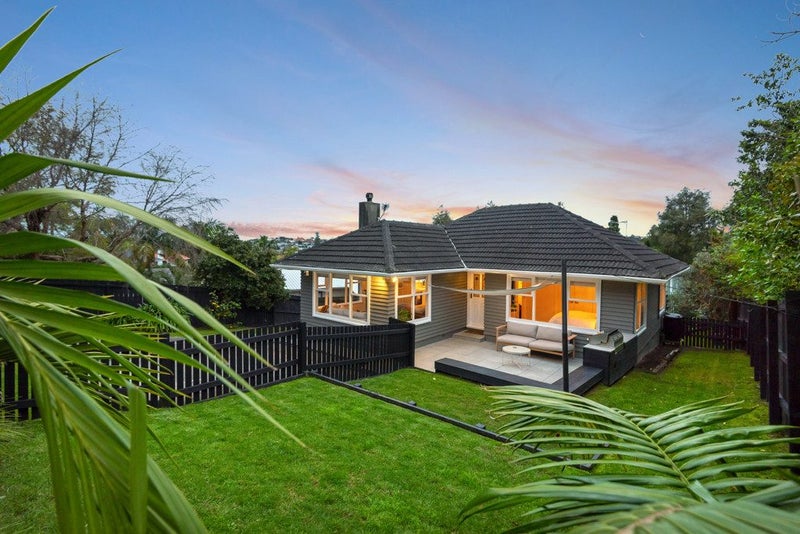 1/13 Howard Road, Northcote, North Shore City - Carousel 1