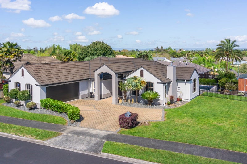 11 Gavin Heights, Rototuna, Hamilton - Carousel 1