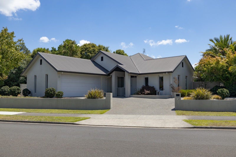 18 Saint James Drive, Huntington, Hamilton - Carousel 1