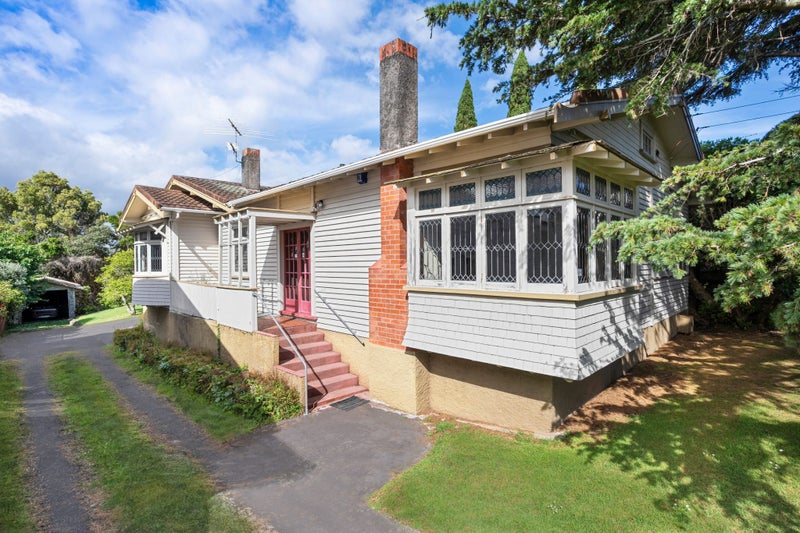 54 Lloyd Avenue, Mount Albert, Auckland - Carousel 1