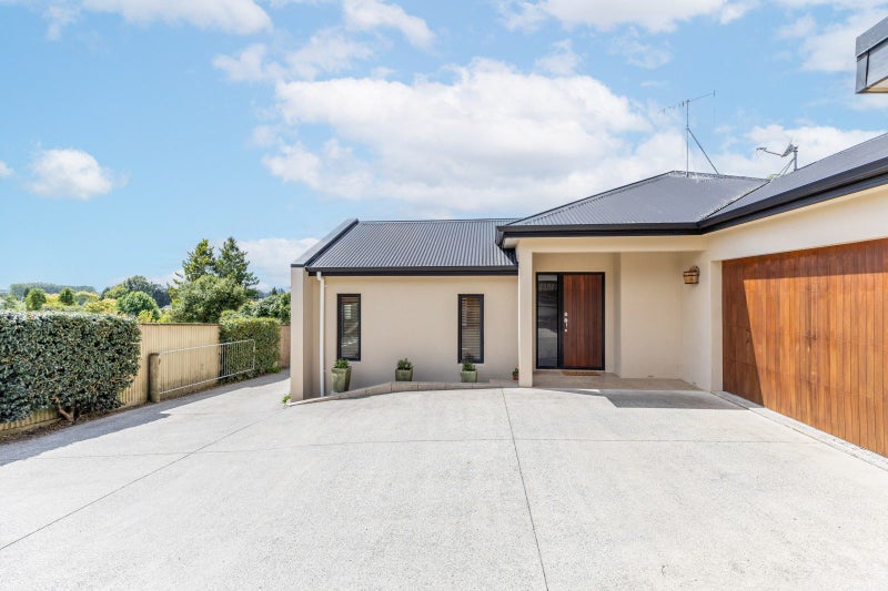 24C High Street, Tirau - Carousel 1