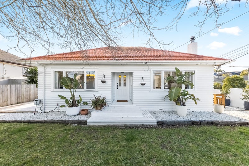 1/150 East Coast Road, Forrest Hill, Auckland - Carousel 1