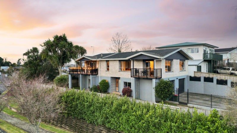 6 Glendale Drive, Dinsdale, Hamilton - Carousel 1