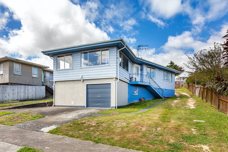 46 Arahura Crescent, Waitangirua, Porirua - Carousel 1