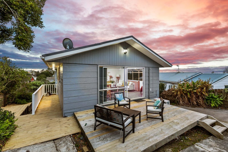 10 Beauchamp Drive, Massey, Auckland - Carousel 1