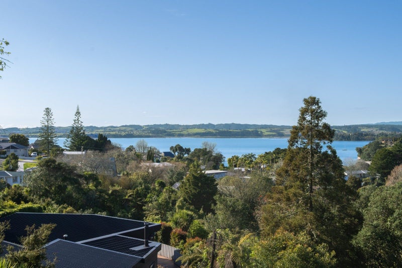 7 Fenton Terrace, Cockle Bay, Auckland - Carousel 2