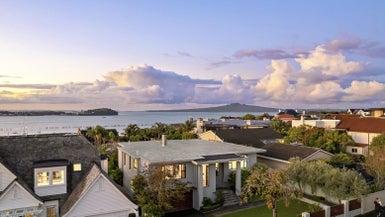 11 Tuhaere Street, Orakei, Auckland - Carousel 1