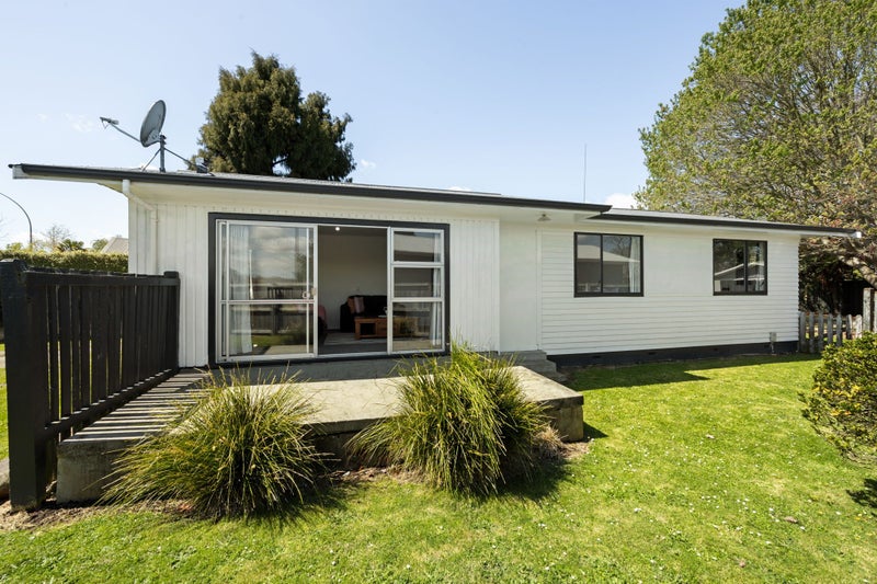 101 Collins Road, Melville, Hamilton - Carousel 1