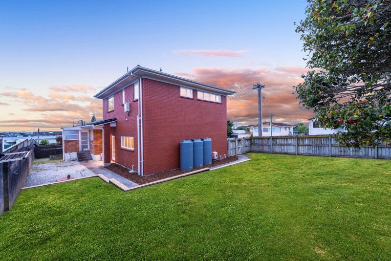 1/2 Tye Road, Hillcrest, Auckland - Carousel 1