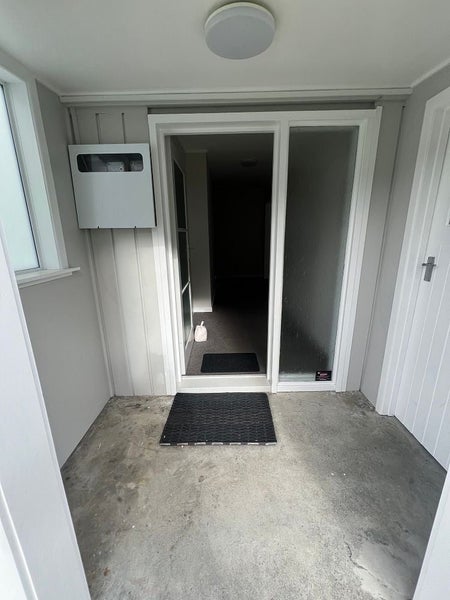 15 Moselle Street, Island Bay, Wellington - Carousel 24