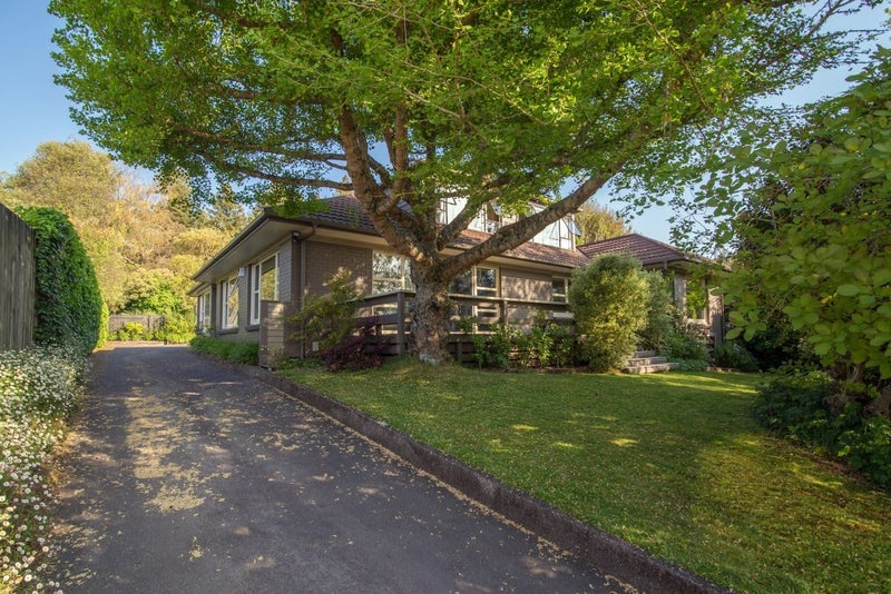 8 Awatea Terrace, Lynmore, Rotorua - Carousel 1