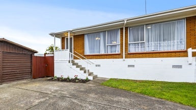 2/39 Blacklock Avenue, Henderson, Auckland - Carousel 1