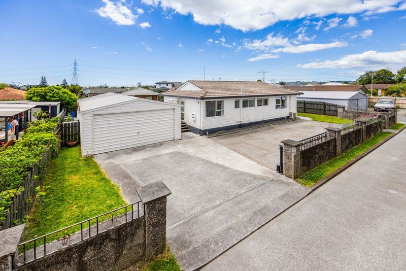 11 Jodie Place, Flat Bush, Auckland - Carousel 2