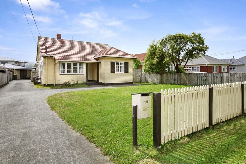 19 Waiwhetu Road, Waiwhetu, Lower Hutt - Carousel 1