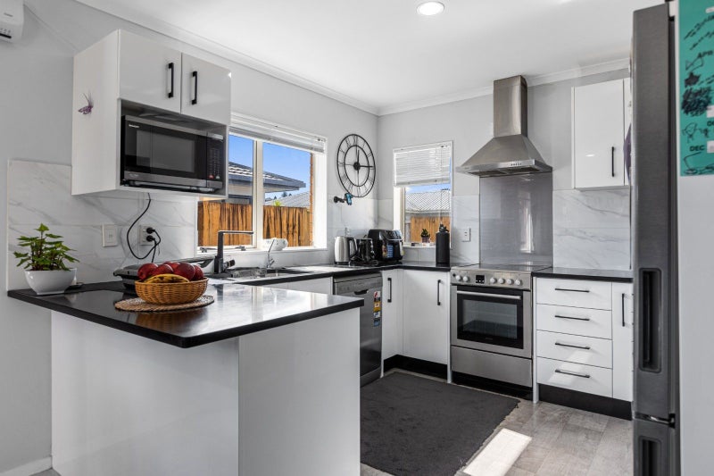 20 Lisa Place, Brookfield, Tauranga - Carousel 2