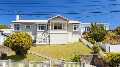 56 Eden Street, Island Bay, Wellington - Carousel 1