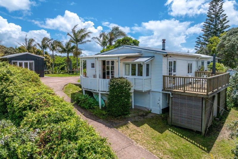 15 Wellington Road, Surfdale, Waiheke Island - Carousel 1