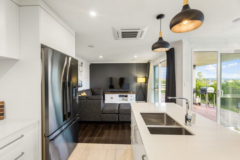 5 Te Aparangi Crescent, Papakura, Papakura - Carousel 2