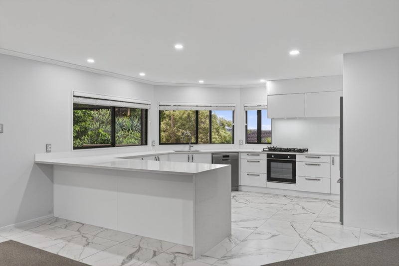 23 Hogarth Rise, West Harbour, Auckland - Carousel 2